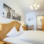 Otel Austria Alpinhotel In Out An Der Edelweissbahn