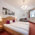 Otel Austria Alpinhotel In Out An Der Edelweissbahn