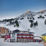 Austria Alpinhotel In Out An Der Edelweissbahn Otel 3*