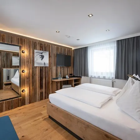 ホテル Austria Alpinhotel In Out An Der Edelweissbahn オーバータウエルン